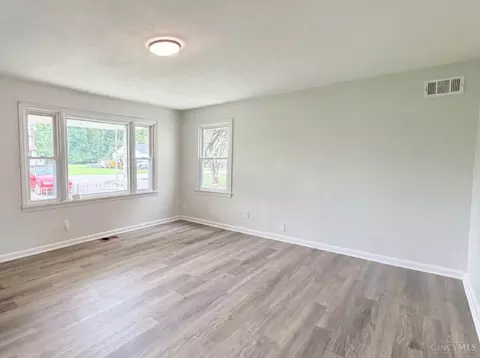 Living - 820 Lilly Ln, Cincinnati, OH 45245 photo 4 of 4