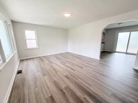 Living - 820 Lilly Ln, Cincinnati, OH 45245 photo 2 of 4