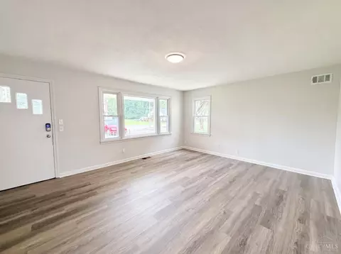 Living - 820 Lilly Ln, Cincinnati, OH 45245 photo 3 of 4