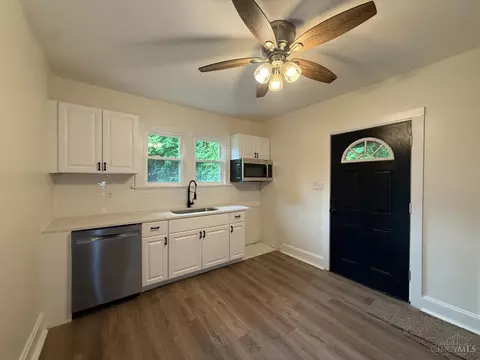 Entry Way - 2755 Robert Ave, Cincinnati, OH 45211 photo 1 of 3