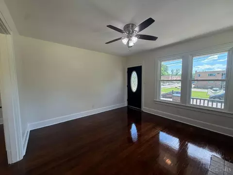 Living - 2755 Robert Ave, Cincinnati, OH 45211 photo 2 of 10