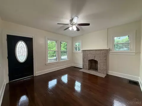 Living - 2755 Robert Ave, Cincinnati, OH 45211 photo 8 of 10