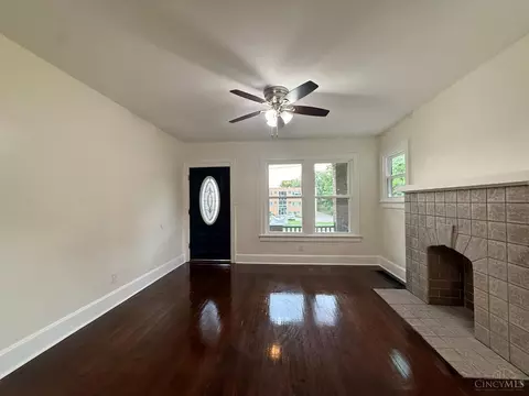 Living - 2755 Robert Ave, Cincinnati, OH 45211 photo 7 of 10
