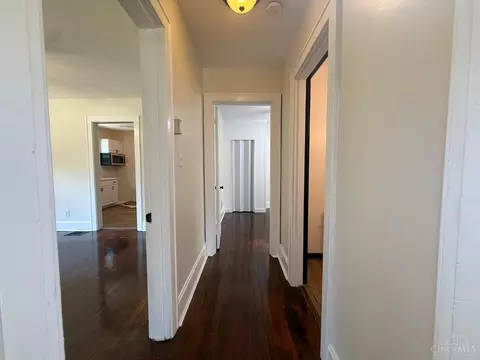 Entry Way - 2755 Robert Ave, Cincinnati, OH 45211 photo 2 of 3