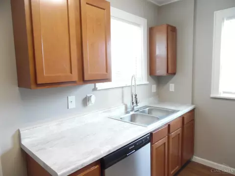 Kitchen - 3444 Evanston Ave, Cincinnati, OH 45207 photo 4 of 4