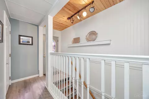 Entry Way - 451 Beech Tree Ln, Cincinnati, OH 45244 photo 3 of 3