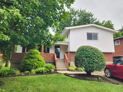 5619 Woodhaven Dr, Cincinnati, OH 45248