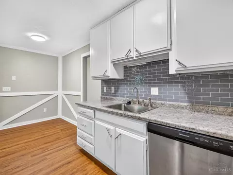 2432 Bracebridge Dr, Cincinnati, OH 45231 photo 7