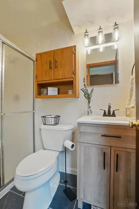 Bath - 736 Evangeline Rd, Forest Park, OH 45240 photo 5 of 6