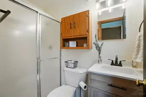 Bath - 736 Evangeline Rd, Forest Park, OH 45240 photo 4 of 6