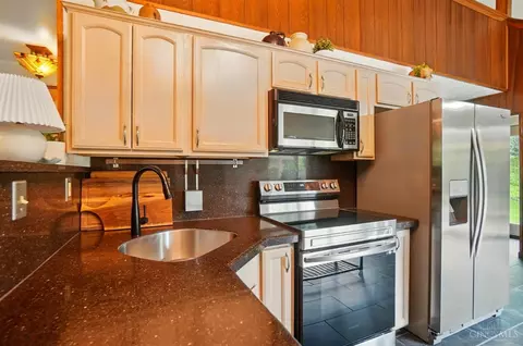 Kitchen - 736 Evangeline Rd, Forest Park, OH 45240 photo 5 of 7