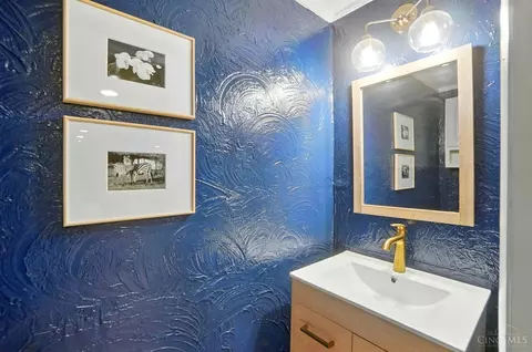 Bath - 736 Evangeline Rd, Forest Park, OH 45240 photo 6 of 6