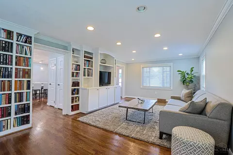 Living - 6200 Margo Ln, Cincinnati, OH 45227 photo 3 of 6