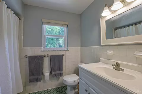 Bath - 6200 Margo Ln, Cincinnati, OH 45227 photo 4 of 5