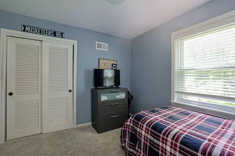 Bedroom - 6200 Margo Ln, Cincinnati, OH 45227 photo 8 of 9