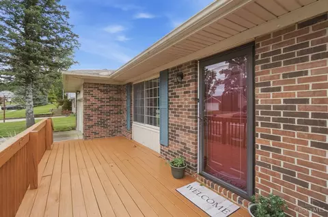 Exterior - 2465 Trinity Dr, Middletown, OH 45044 photo 1 of 8