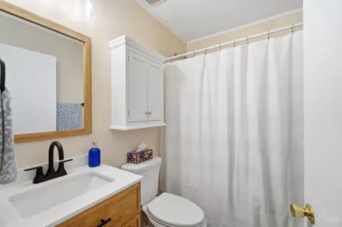 Bath - 2465 Trinity Dr, Middletown, OH 45044 photo 4 of 5