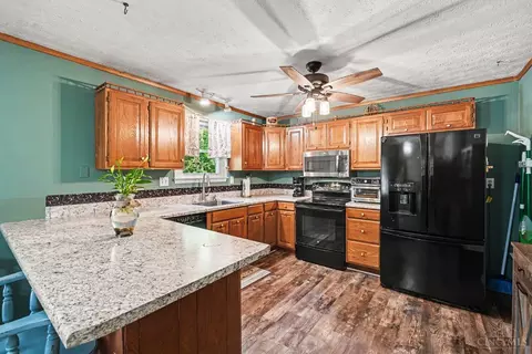 97 Mt Holly Ln, Amelia, OH 45102
