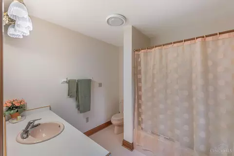 Bath - 514 Shambord Cir, Kettering, OH 45429 photo 5 of 10