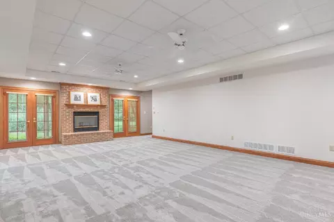 Living - 514 Shambord Cir, Kettering, OH 45429 photo 7 of 8