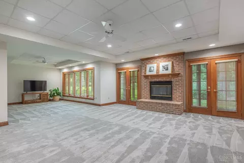 Living - 514 Shambord Cir, Kettering, OH 45429 photo 8 of 8