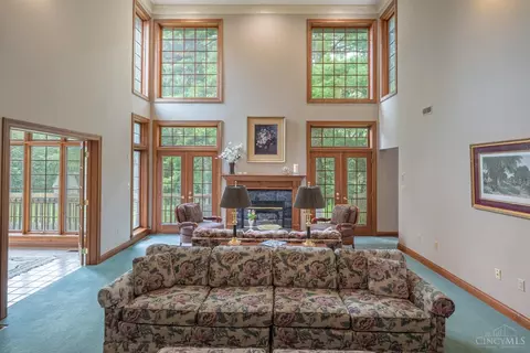 Living - 514 Shambord Cir, Kettering, OH 45429 photo 3 of 8