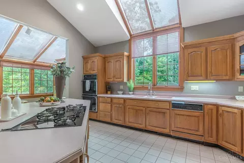 Kitchen - 514 Shambord Cir, Kettering, OH 45429 photo 4 of 8