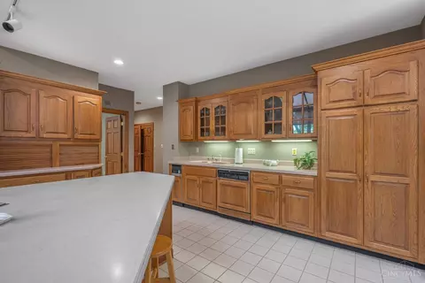 Kitchen - 514 Shambord Cir, Kettering, OH 45429 photo 6 of 8