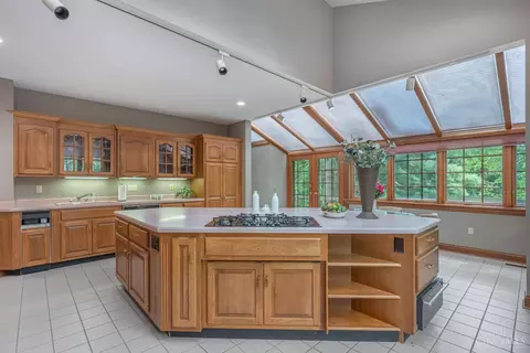 Kitchen - 514 Shambord Cir, Kettering, OH 45429 photo 2 of 8