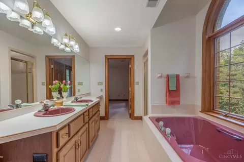 Bath - 514 Shambord Cir, Kettering, OH 45429 photo 8 of 10