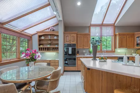 Kitchen - 514 Shambord Cir, Kettering, OH 45429 photo 7 of 8