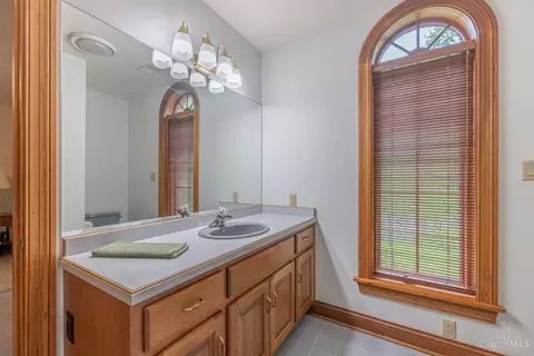 Bath - 514 Shambord Cir, Kettering, OH 45429 photo 6 of 10