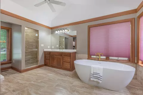 Bath - 514 Shambord Cir, Kettering, OH 45429 photo 1 of 10