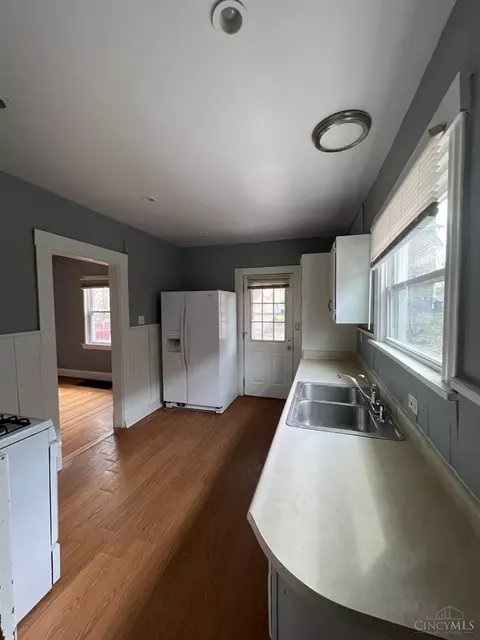 451 Lloyd Pl, Cincinnati, OH 45219 photo 3