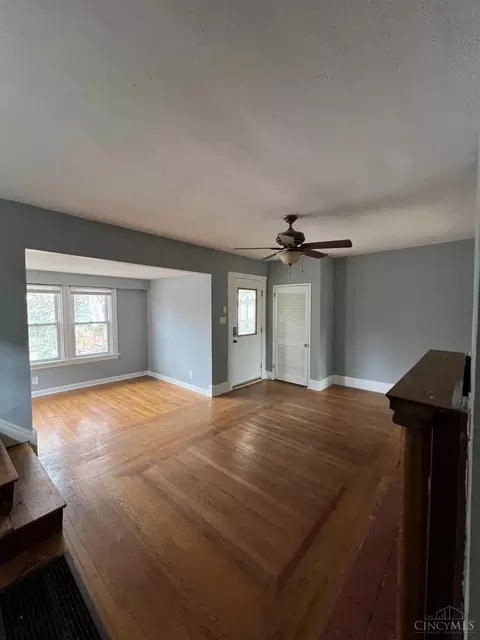 451 Lloyd Pl, Cincinnati, OH 45219 photo 2