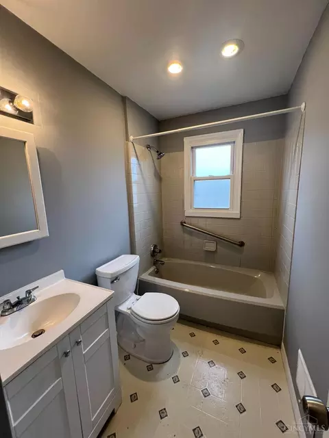 451 Lloyd Pl, Cincinnati, OH 45219 photo 9