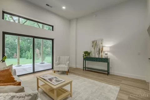 Living - 967 Windsor St, Cincinnati, OH 45206 photo 4 of 5