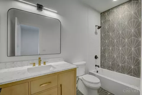 Bath - 967 Windsor St, Cincinnati, OH 45206 photo 3 of 5