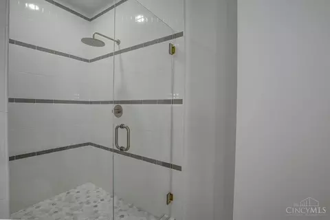 Bath - 967 Windsor St, Cincinnati, OH 45206 photo 2 of 5