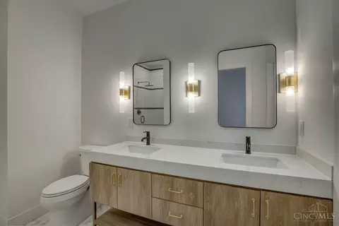 Bath - 967 Windsor St, Cincinnati, OH 45206 photo 1 of 5