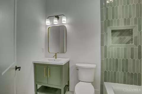 Bath - 967 Windsor St, Cincinnati, OH 45206 photo 4 of 5