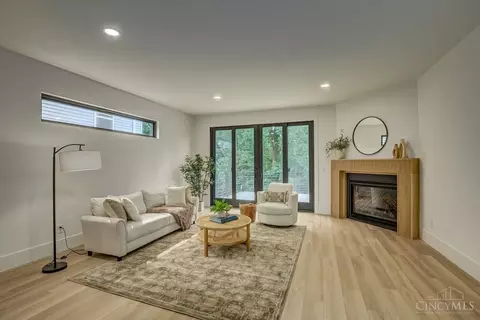 Living - 967 Windsor St, Cincinnati, OH 45206 photo 1 of 5