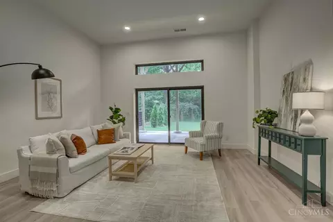 Living - 967 Windsor St, Cincinnati, OH 45206 photo 3 of 5