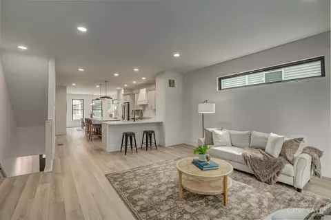 Living - 967 Windsor St, Cincinnati, OH 45206 photo 2 of 5