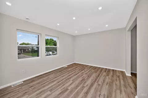 Living - 932 Glasgow Dr, Forest Park, OH 45240 photo 4 of 6