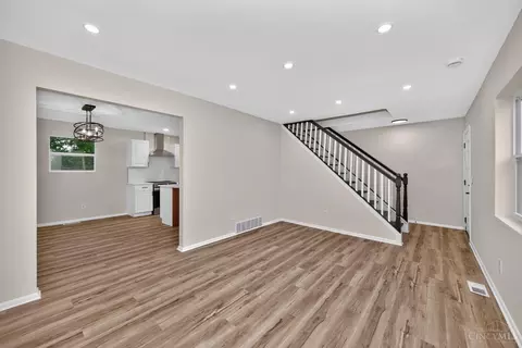 Living - 932 Glasgow Dr, Forest Park, OH 45240 photo 2 of 6