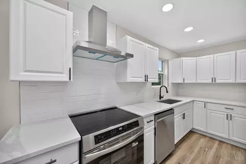 Kitchen - 932 Glasgow Dr, Forest Park, OH 45240 photo 5 of 5