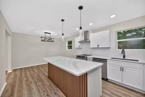 Kitchen - 932 Glasgow Dr, Forest Park, OH 45240 photo 3 of 5