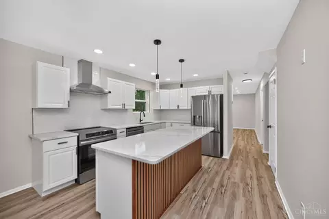Kitchen - 932 Glasgow Dr, Forest Park, OH 45240 photo 2 of 5