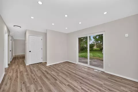Living - 932 Glasgow Dr, Forest Park, OH 45240 photo 5 of 6